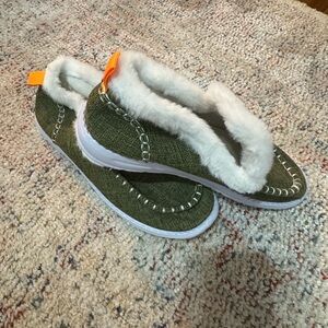 Women's Olive Green Fuzzy Slippers
